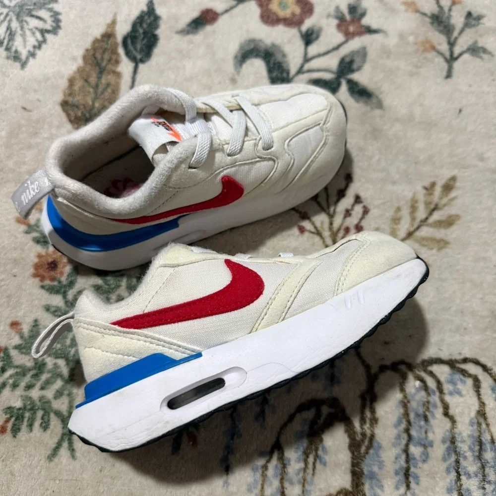Nike air max Dawn TD Sneakers - Cream, Red, and Blue 8C